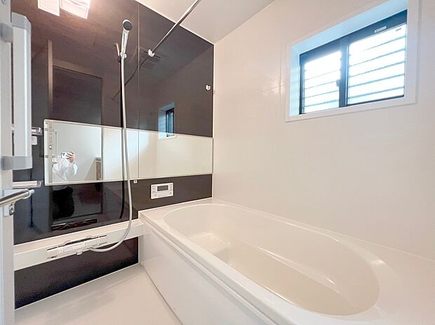 【浴室】半身入浴大型浴槽、カラット床