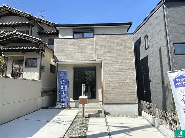 【外観】安心の10年保証!外観を美しく保ち、雨水で汚れを落とします!気になることがありましたら、お気軽にお問い合わせください!