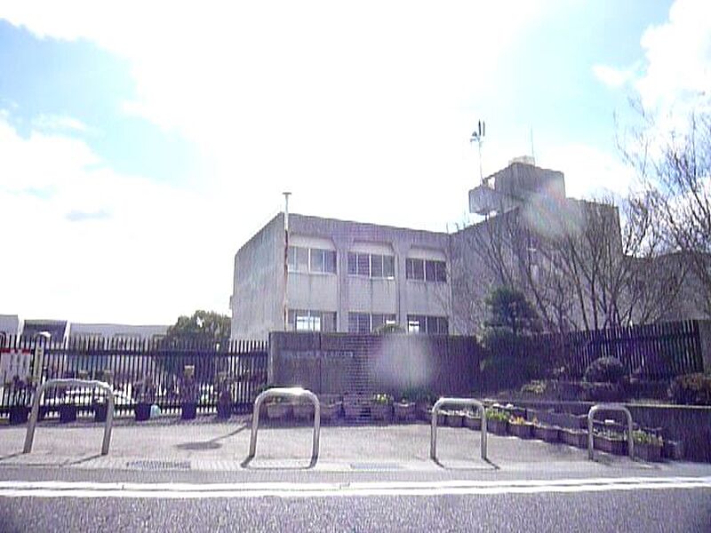 生駒市立生駒東小学校：徒歩29分（2291ｍ）