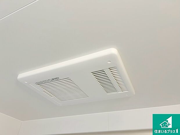 【浴室暖房乾燥機】四季を通して快適なバスライフをお手伝いする浴室暖房乾燥機!浴室の乾燥・暖房・涼風・換気はもちろん、24時間換気にも対応!