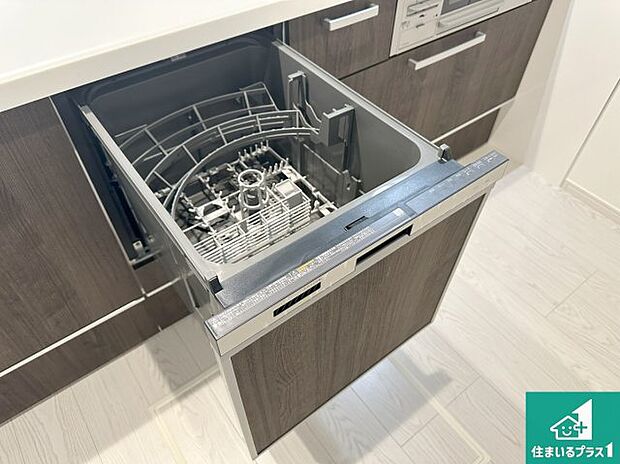 【食器洗浄乾燥機】食事後の一仕事、食器洗いをボタン一つでお任せできちゃいます!場所を取らないビルトイン式なので、お料理スペースもしっかり確保!
