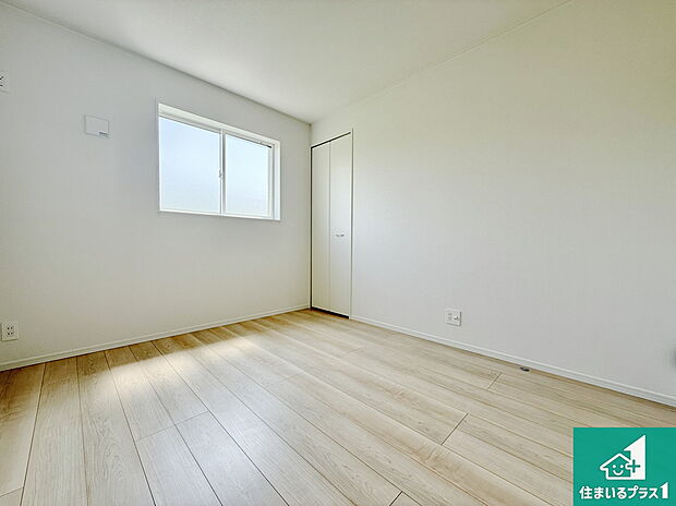 【洋室】収納スペースが充実しているので子供の成長に合わせてたくさん収納ができます!家族構成に合わせた様々な活用ができる収納!