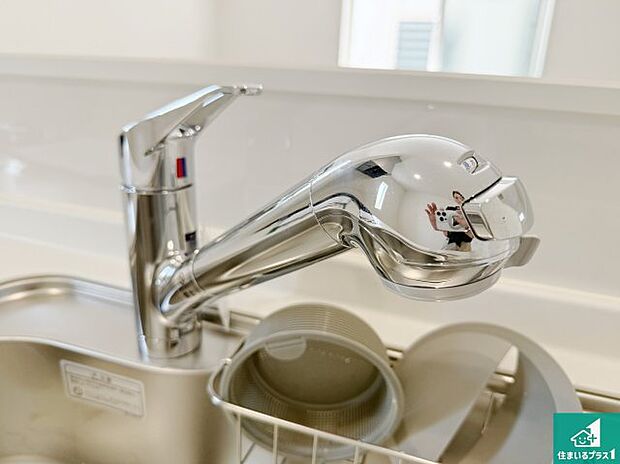 【キッチン水栓】浄水器を内蔵!炊飯時、お茶を作る時に安心してお水を使えます!お湯と冷水、浄水と原水、シャワーの切替えもワンタッチです!