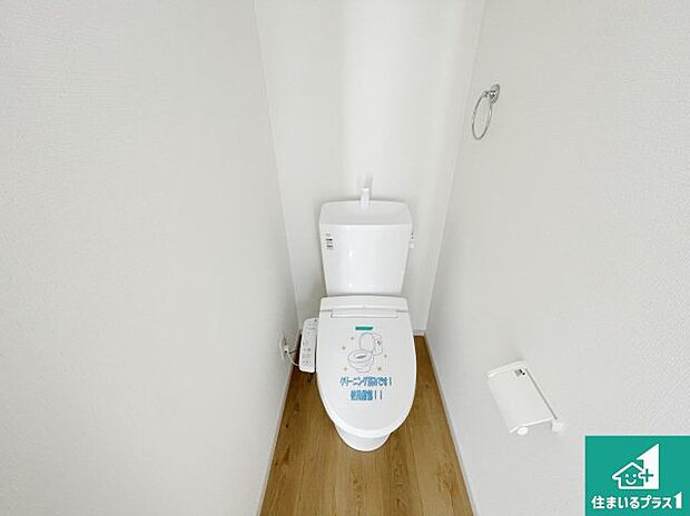 【トイレ】1・2階の2ヶ所にあるので、朝の忙しい時間の順番待ちもなく、深夜の利用にも大変便利です。