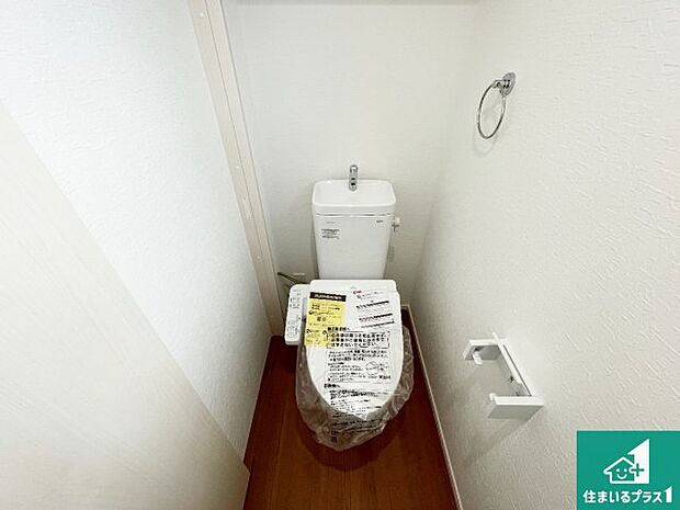 【トイレ】1・2階の2ヶ所にあるので、朝の忙しい時間の順番待ちもなく、深夜の利用にも大変便利です。