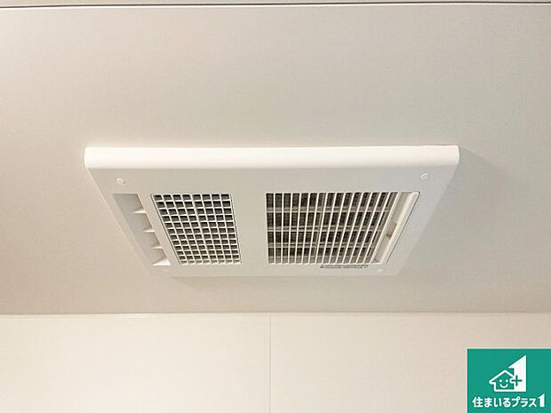 【浴室暖房乾燥機】四季を通して快適なバスライフをお手伝いする浴室暖房乾燥機!浴室の乾燥・暖房・涼風・換気はもちろん、24時間換気にも対応!