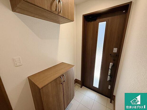 【玄関】シューズボックスにはたくさんの靴が収納できるので玄関周りはいつもスッキリ!ご家族が増えても安心!