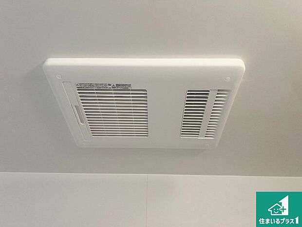 【浴室暖房乾燥機】四季を通して快適なバスライフをお手伝いする浴室暖房乾燥機!浴室の乾燥・暖房・涼風・換気はもちろん、24時間換気にも対応!