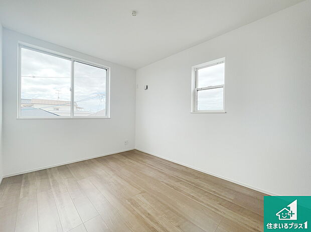 【洋室】シンプルな洋室は、自分好みのインテリアが楽しめます♪ご家族とインテリアや家具を選びに行くのは新築購入時の醍醐味の一つです。ぜひお楽しみください♪