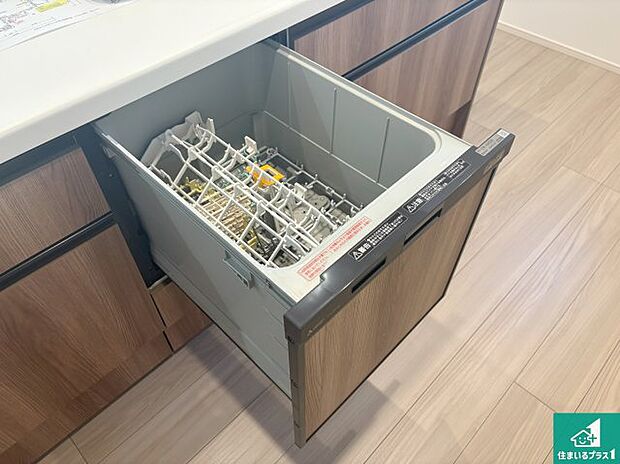 【食器洗い乾燥機】食事後の一仕事、食器洗いをボタン一つでお任せできちゃいます!場所を取らないビルトイン式なので、お料理スペースもしっかり確保!