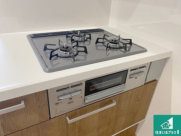 【コンロ】ダブル高火力Siセンサー付きコンロ!3口あるので、まとめて料理をする時も大活躍!