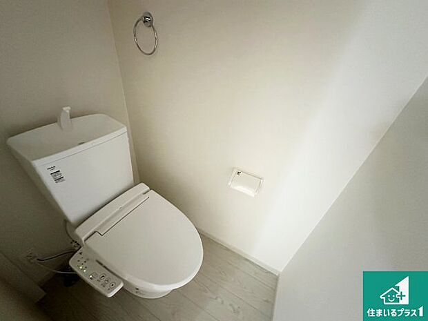 【トイレ】1・2階の2ヶ所にあるので、朝の忙しい時間の順番待ちもなく、深夜の利用にも大変便利です。