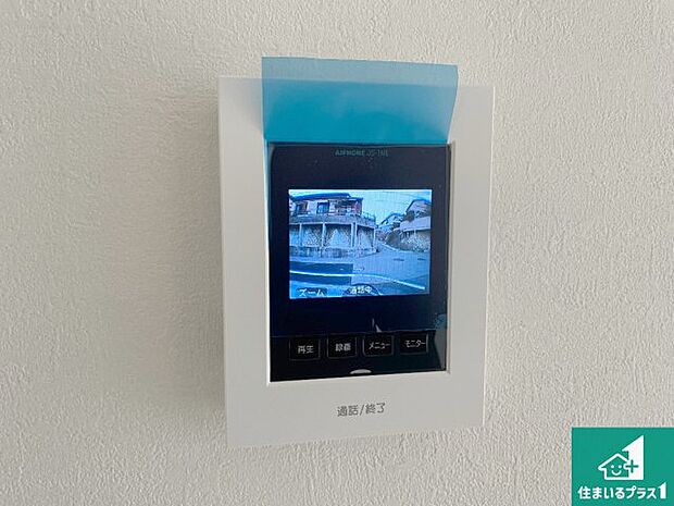 【カラーモニターインターホン】声だけでなく来訪者の姿や顔がモニターで確認できるので、小さなお子様がいらっしゃるご家庭でも安心できます!