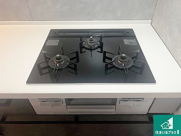 【コンロ】ダブル高火力Siセンサー付きコンロ!3口あるので、まとめて料理をする時も大活躍!