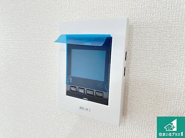 【カラーモニターインターホン】声だけでなく来訪者の姿や顔がモニターで確認できるので、小さなお子様がいらっしゃるご家庭でも安心できます!