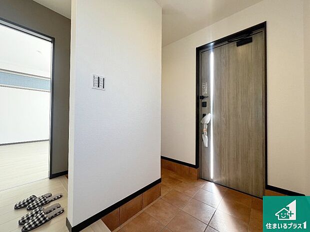 【玄関】シューズボックスにはたくさんの靴が収納できるので玄関周りはいつもスッキリ!ご家族が増えても安心!