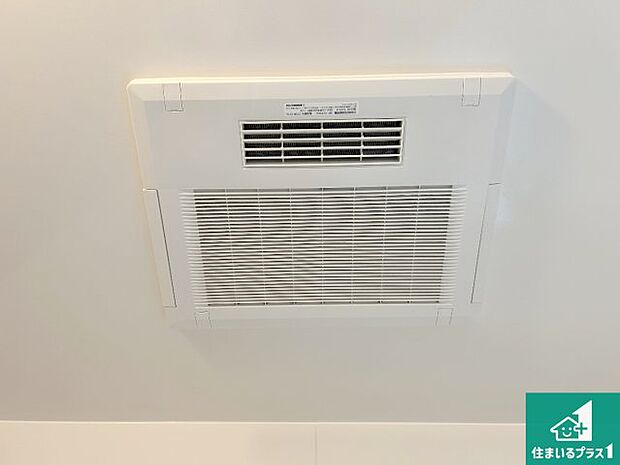 【浴室暖房乾燥機】四季を通して快適なバスライフをお手伝いする浴室暖房乾燥機!浴室の乾燥・暖房・涼風・換気はもちろん、24時間換気にも対応!