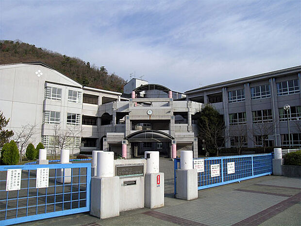 川西市立けやき坂小学校