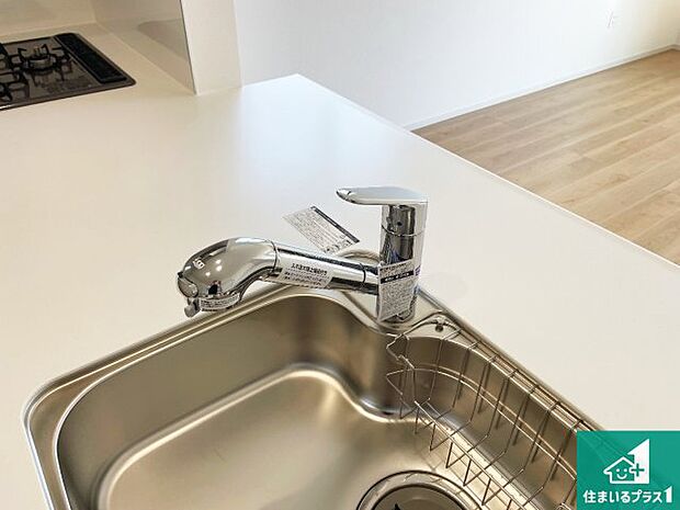 【キッチン水栓】浄水器を内蔵!炊飯時、お茶を作る時に安心してお水を使えます!お湯と冷水、浄水と原水、シャワーの切替えもワンタッチです!