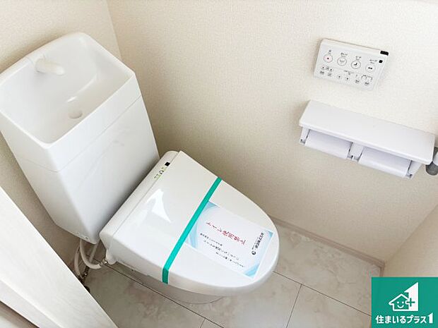 【トイレ】1・2階の2ヶ所にあるので、朝の忙しい時間の順番待ちもなく、深夜の利用にも大変便利です。