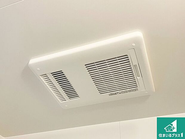 【浴室暖房乾燥機】四季を通して快適なバスライフをお手伝いする浴室暖房乾燥機!浴室の乾燥・暖房・涼風・換気はもちろん、24時間換気にも対応!