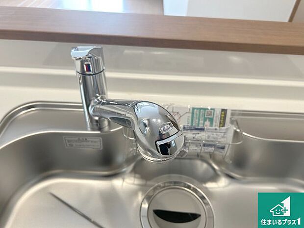 【キッチン水栓】浄水器を内蔵!炊飯時、お茶を作る時に安心してお水を使えます!お湯と冷水、浄水と原水、シャワーの切替えもワンタッチです!