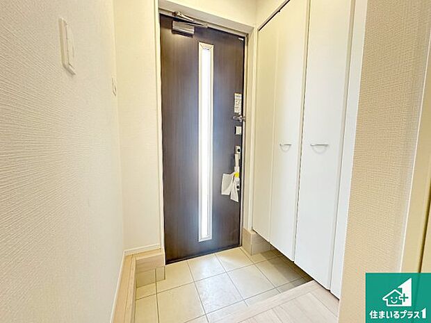 【玄関】シューズボックスにはたくさんの靴が収納できるので玄関周りはいつもスッキリ!ご家族が増えても安心!