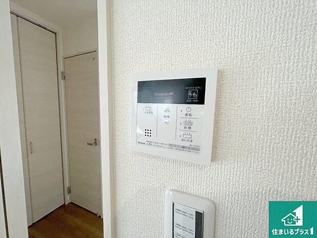 【給湯器リモコン(LDK側)】ボタン一つでお風呂のお湯はり・追い炊き可能!便利な呼び出し機能付き!表示文字が大きく読みやすい有機ELを採用!どの角度からも見やすくなっています。