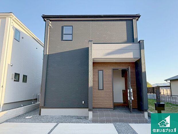 【外観】安心の10年保証!外観を美しく保ち、雨水で汚れを落とします!気になることがありましたら、お気軽にお問い合わせください!