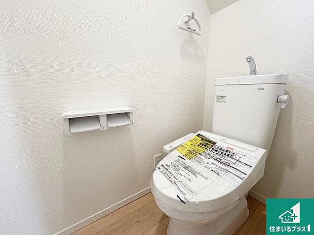 【トイレ】1・2階の2ヶ所にあるので、朝の忙しい時間の順番待ちもなく、深夜の利用にも大変便利です。