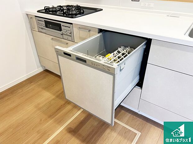 【食器洗浄乾燥機】食事後の一仕事、食器洗いをボタン一つでお任せできちゃいます!場所を取らないビルトイン式なので、お料理スペースもしっかり確保!