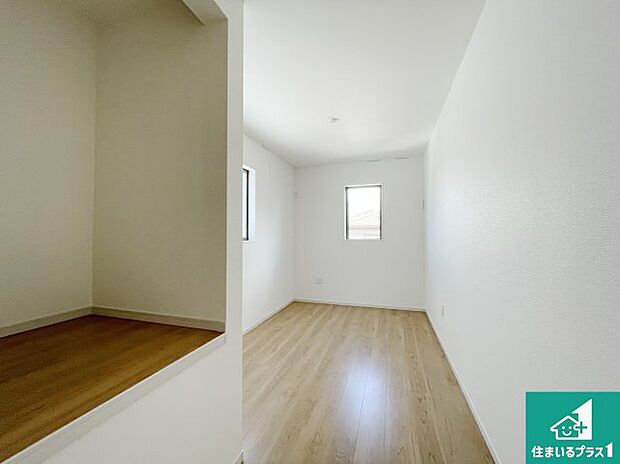 【洋室】シンプルな洋室は、自分好みのインテリアが楽しめます♪ご家族とインテリアや家具を選びに行くのは新築購入時の醍醐味の一つです。ぜひお楽しみください♪