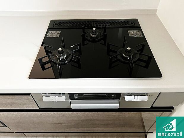 【コンロ】ダブル高火力Ｓｉセンサー付きコンロ！３口あるので、まとめて料理をする時も大活躍！