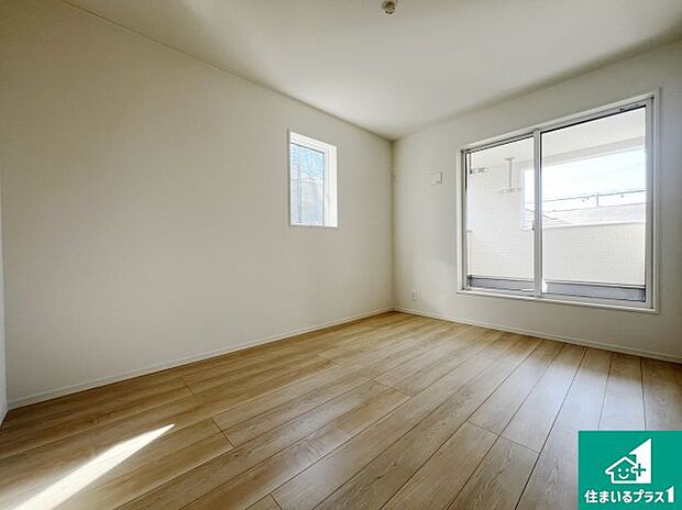 【洋室】シンプルな洋室は、自分好みのインテリアが楽しめます♪ご家族とインテリアや家具を選びに行くのは新築購入時の醍醐味の一つです。ぜひお楽しみください♪