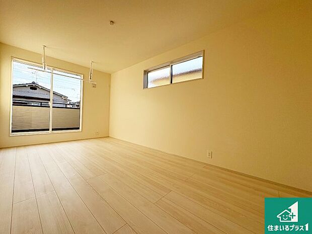 【洋室】シンプルな洋室は、自分好みのインテリアが楽しめます♪ご家族とインテリアや家具を選びに行くのは新築購入時の醍醐味の一つです。ぜひお楽しみください♪