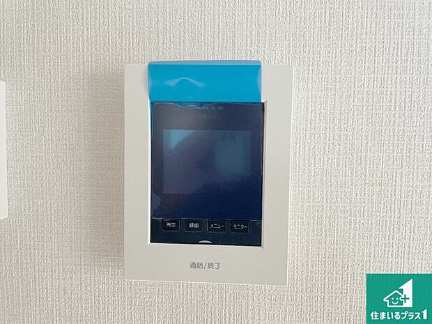 【カラーモニターインターホン】声だけでなく来訪者の姿や顔がモニターで確認できるので、小さなお子様がいらっしゃるご家庭でも安心できます!