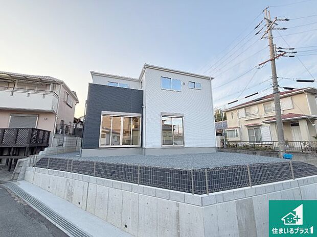 【外観】安心の10年保証!外観を美しく保ち、雨水で汚れを落とします!気になることがありましたら、お気軽にお問い合わせください!