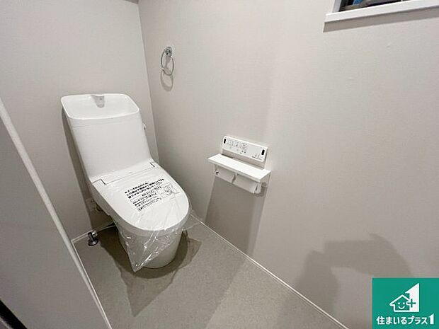 【トイレ】1・2階の2ヶ所にあるので、朝の忙しい時間の順番待ちもなく、深夜の利用にも大変便利です。