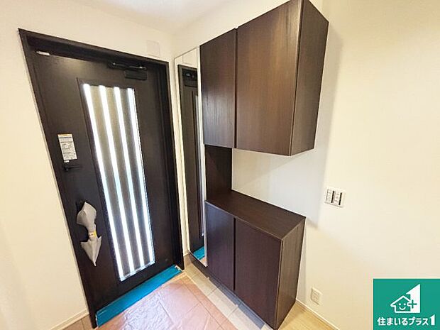 【玄関】シューズボックスにはたくさんの靴が収納できるので玄関周りはいつもスッキリ！ご家族が増えても安心！