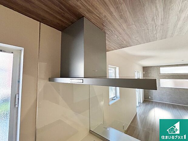 【レンジフード】汚れにくいスロットフィルタでお手入れラクラク!LED照明付き!