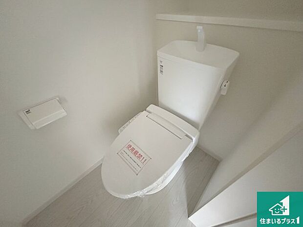 【トイレ】1・2階の2ヶ所にあるので、朝の忙しい時間の順番待ちもなく、深夜の利用にも大変便利です。