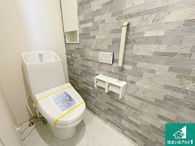 【トイレ】1・2階の2ヶ所にあるので、朝の忙しい時間の順番待ちもなく、深夜の利用にも大変便利です。