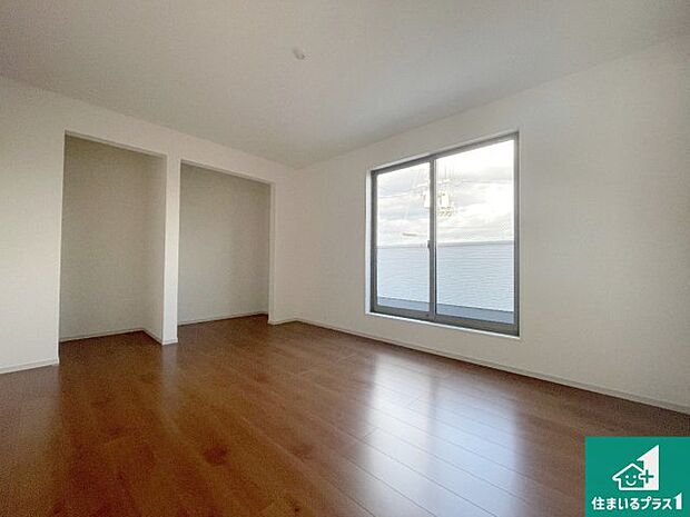 【洋室】シンプルな洋室は、自分好みのインテリアが楽しめます♪ご家族とインテリアや家具を選びに行くのは新築購入時の醍醐味の一つです。ぜひお楽しみください♪