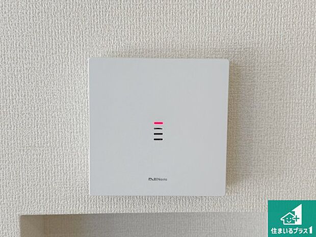 【カラーモニターインターホン】24時間録画機能搭載のインターホンで、防犯も来客対応もこれ1台。 訪問者の有無に関わらず玄関前を録画し、家族の安心を守ります。