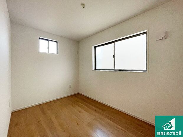 【洋室】シンプルな洋室は、自分好みのインテリアが楽しめます♪ご家族とインテリアや家具を選びに行くのは新築購入時の醍醐味の一つです。ぜひお楽しみください♪