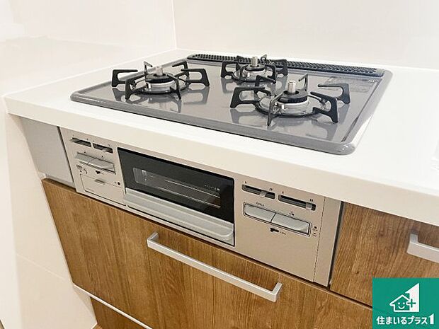 【コンロ】ダブル高火力Siセンサー付きコンロ!3口あるので、まとめて料理をする時も大活躍!