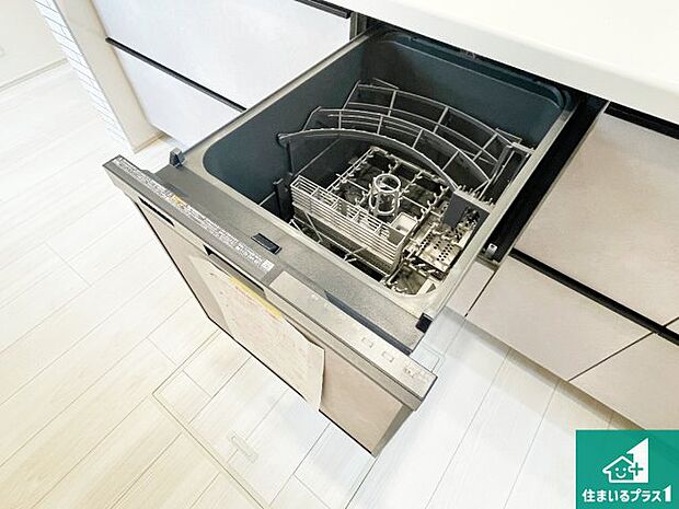 【食器洗い乾燥機】食事後の一仕事、食器洗いをボタン一つでお任せできちゃいます!場所を取らないビルトイン式なので、お料理スペースもしっかり確保!