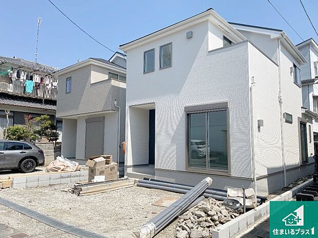 【外観】現在建築中！落ち着いた街並みで新生活を始めることが出来そう！周辺の物件も併せてご紹介させて頂きます！