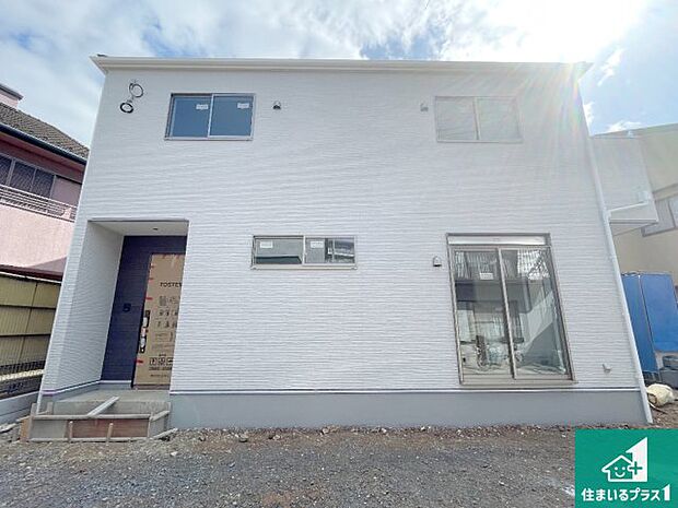 【外観】周辺は落ち着いた街並みの住宅地！子育てがしやすい住環境です！まだ未完成ですが、現地でしかわからない事もございます。是非一度ご覧ください。