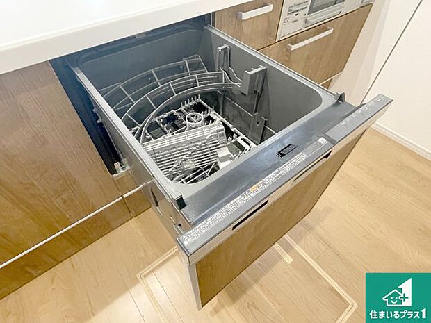 【食器洗い乾燥機】食事後の一仕事、食器洗いをボタン一つでお任せできちゃいます！場所を取らないビルトイン式なので、お料理スペースもしっかり確保！